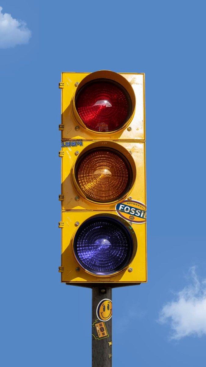 🚦 What would you do if you encountered a traffic light signal like this? 🤔

Drop your answer in the comments below. Let's see how many people get it right! 👇

#InterLink #ITL #ITLG

Video